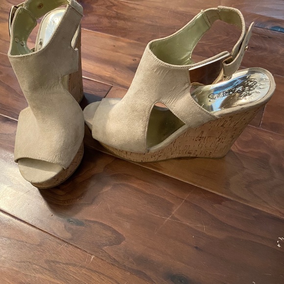 Shoes - Picture 4 of 4